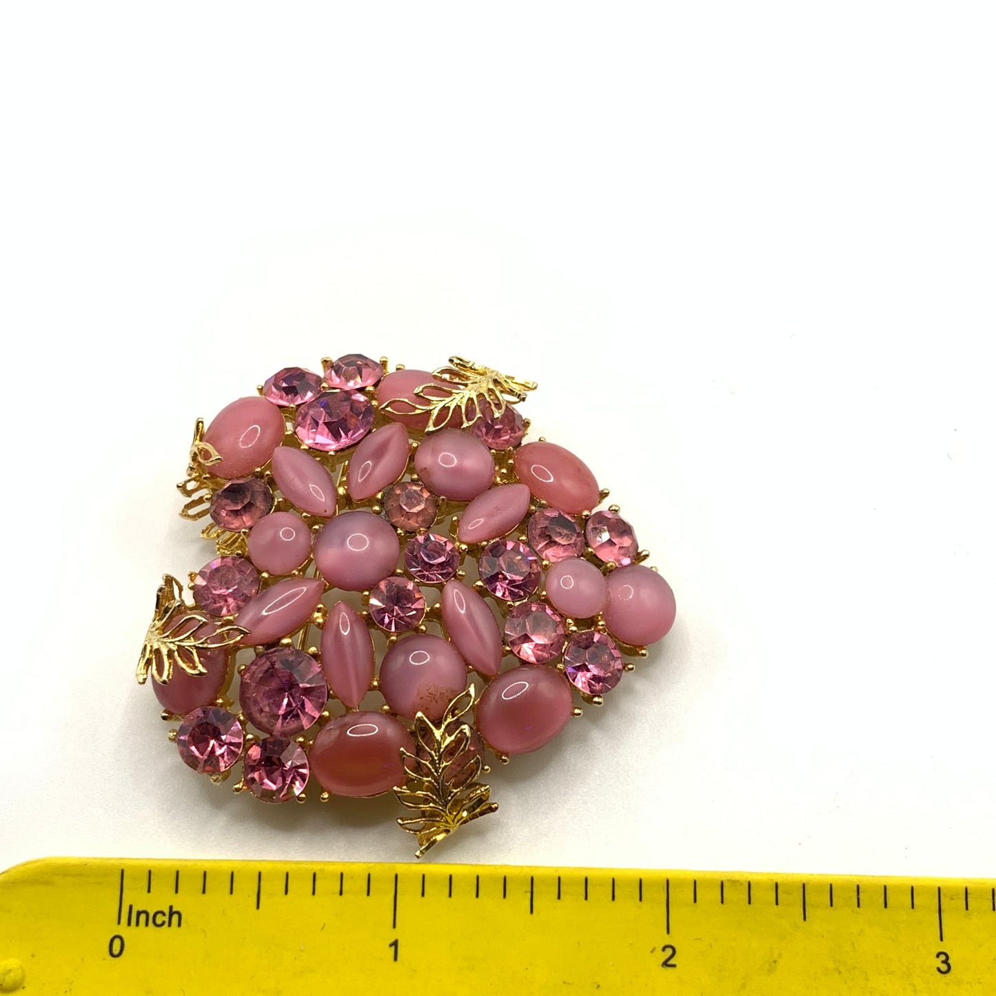 Stunning vintage Pink art glass rhinestone and Gold tone filigree Heart Brooch