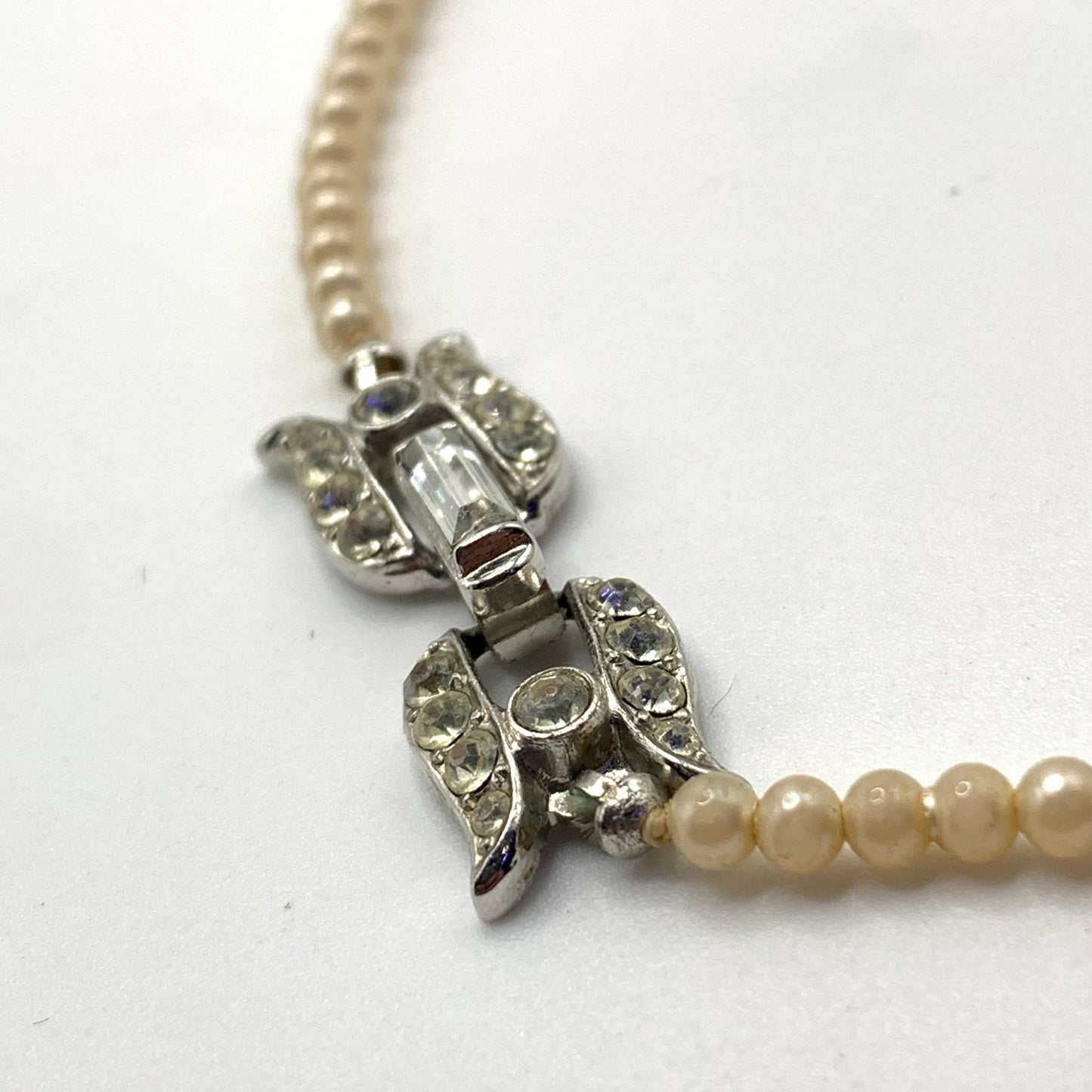 Trifari Vintage 1950s Elegant faux Pearl and Rhinestone Necklace