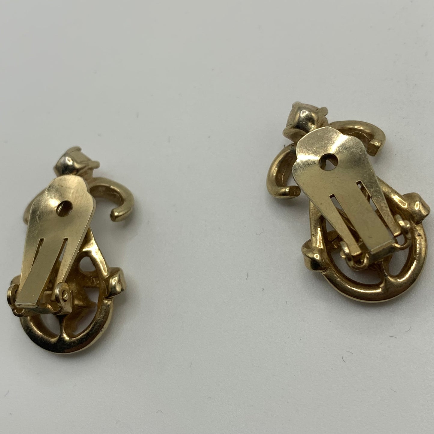 Vintage unsigned gold tone pink rhinestone clip on earrings