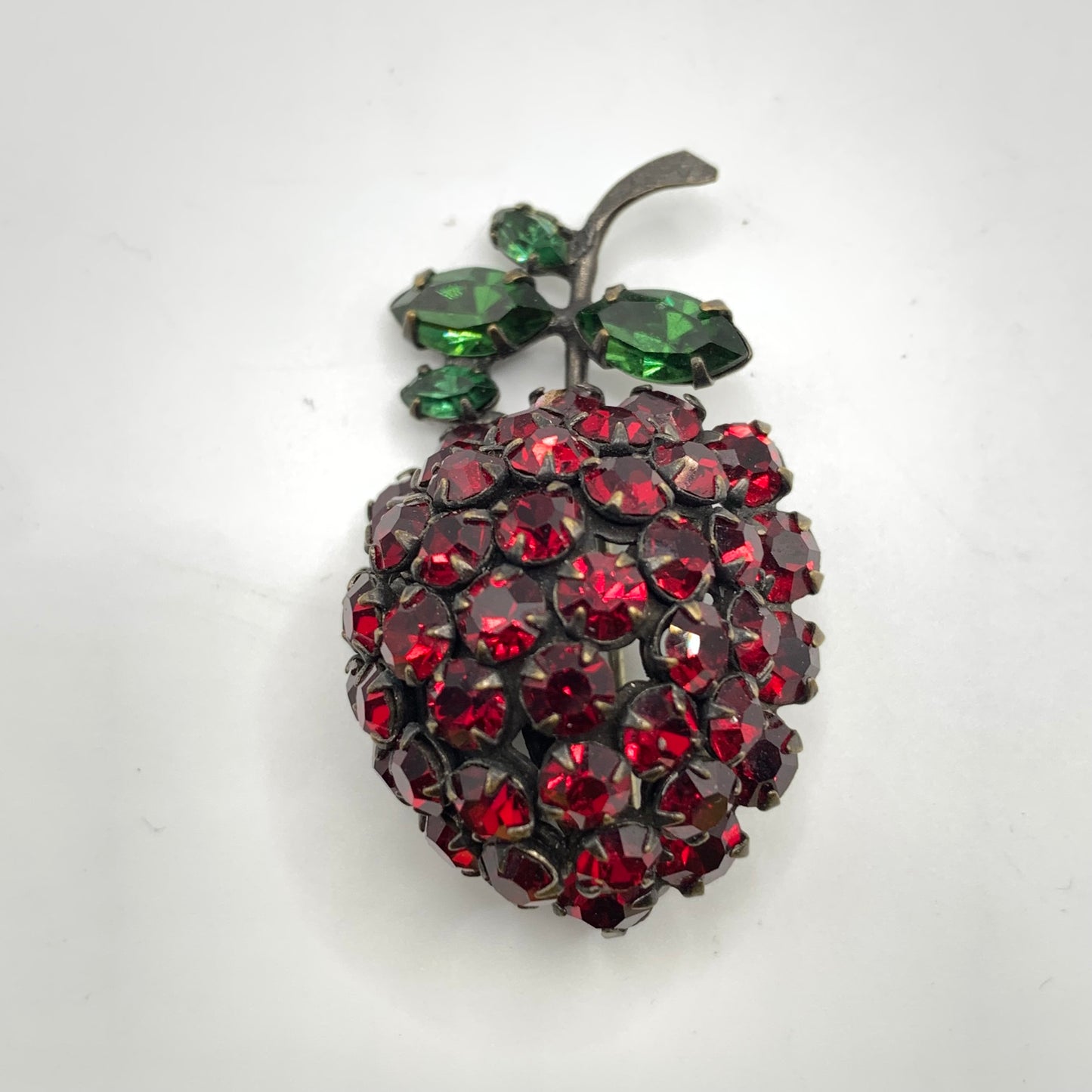 Vintage Unsigned Schreiner NY Strawberry Brooch Red Rhinestones 1950s Japanned