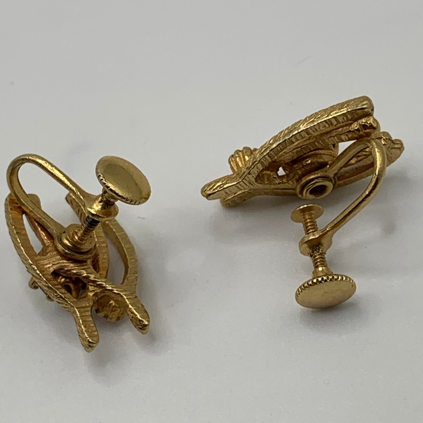 Vintage unsigned Textured gold tone double wishbone AB rhinestone screw back earrings